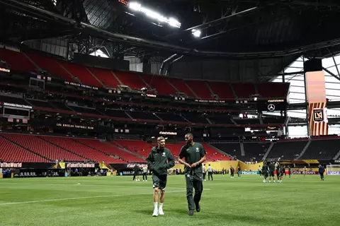 حضور جماهيري وتحفة معمارية.. أجواء رائعة قبل مباراة تشيلسي ولوس أنجلوس (صور)